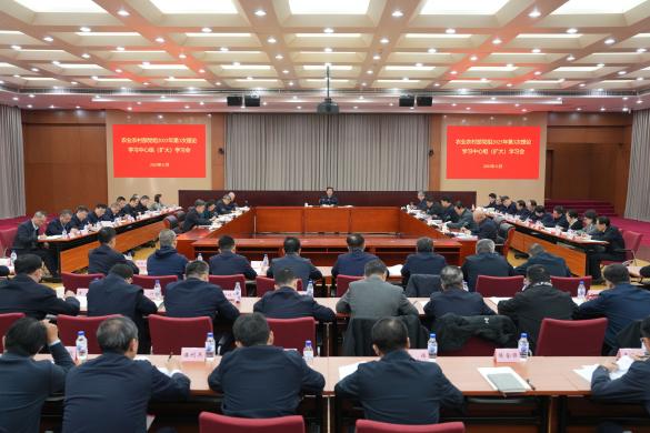 农业农村部党组召开理论学习中心组（扩大）学习会强调　深入学习贯彻党的二十届四中全会精神　不断开创乡村全面振兴、农业强国建设新局面